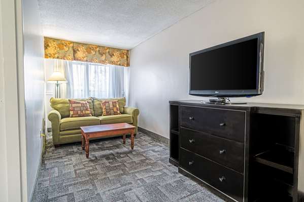 Suite - Quality Inn Halifax Airport Goffs