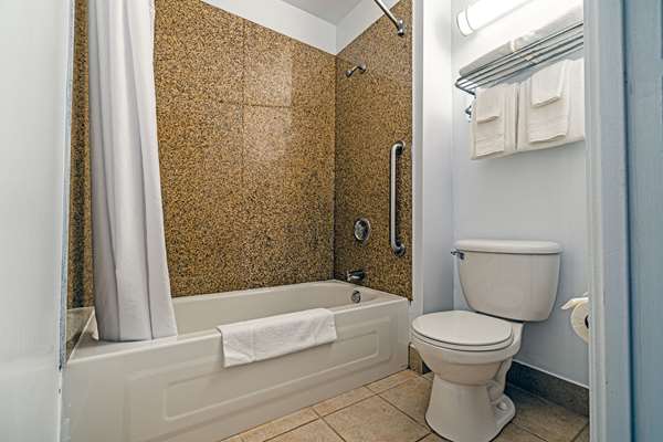 Suite - Quality Inn Halifax Airport Goffs