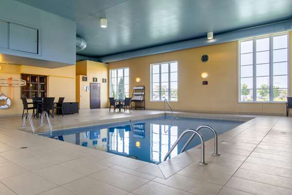 Pool - Comfort Inn & Suites St Nicolas
