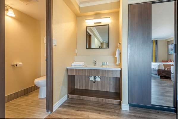 Suite - Quality Inn & Suites Niagara Falls