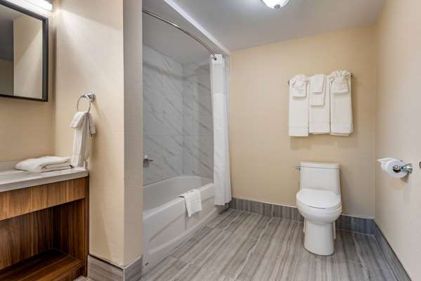  - Quality Inn & Suites Niagara Falls