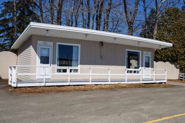  - Rodeway Inn Pres du Lac Grand Falls