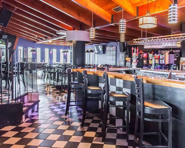 Bar - Quality Inn Mont Laurier