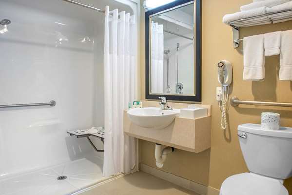  - Quality Inn & Suites Petawawa