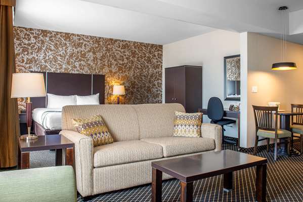 Suite - Quality Inn & Suites Petawawa