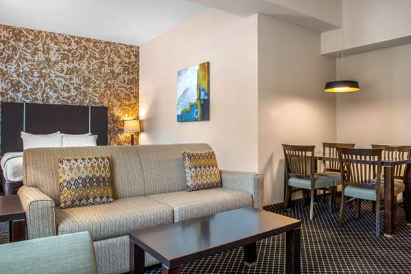 Suite - Quality Inn & Suites Petawawa