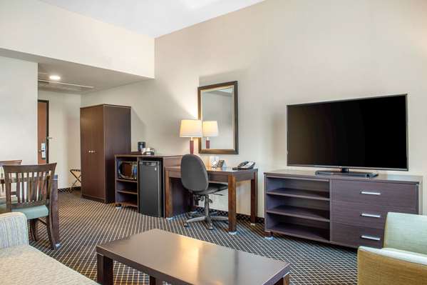 Suite - Quality Inn & Suites Petawawa