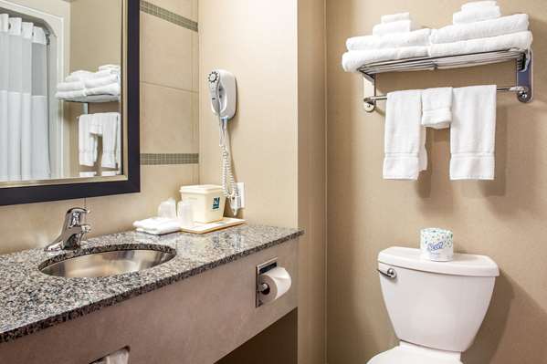  - Quality Inn & Suites Petawawa