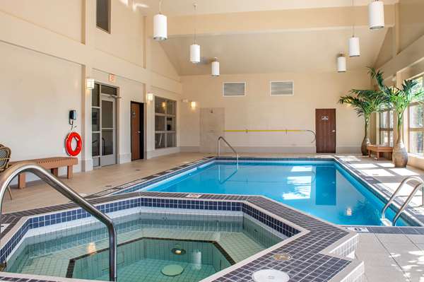 Pool - Quality Inn & Suites Petawawa