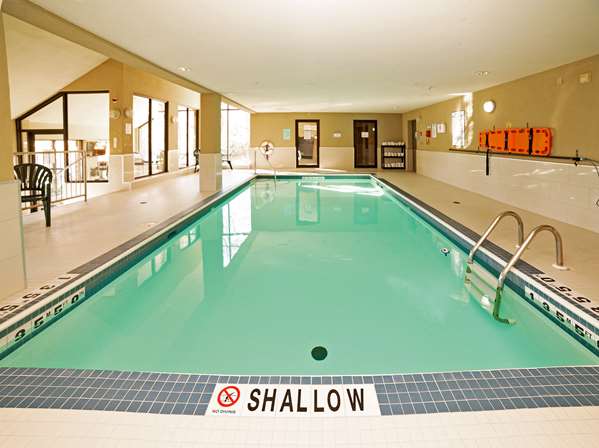 Pool - Quality Hotel Burlington