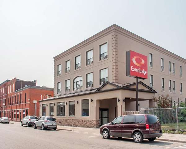 Exterior view - Econo Lodge Woodstock