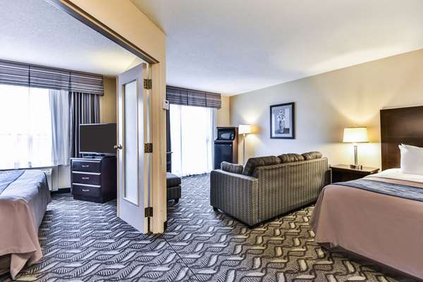 Suite - Comfort Inn & Suites Ambassador Bridge Windsor