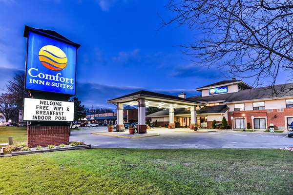 Exterior view - Comfort Inn & Suites Ambassador Bridge Windsor