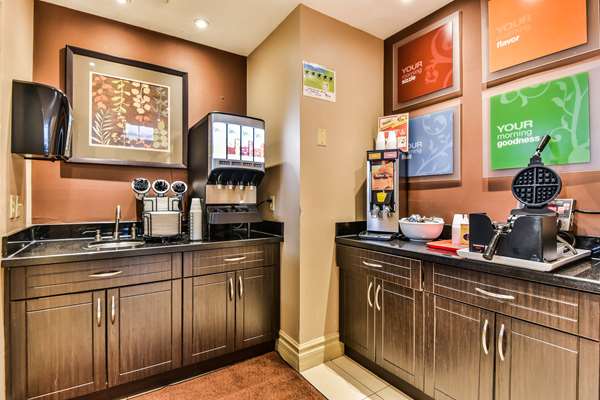 Amenities - Comfort Inn & Suites Ambassador Bridge Windsor