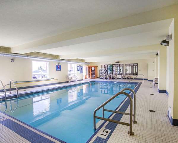 Pool - Comfort Inn & Suites Airdrie