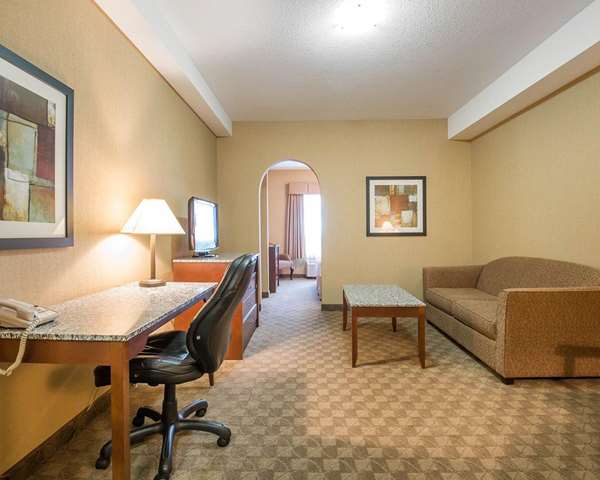 Suite - Comfort Inn & Suites Airdrie