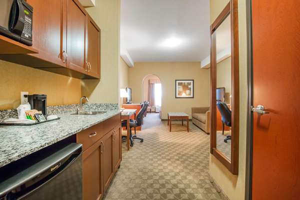 Suite - Comfort Inn & Suites Airdrie