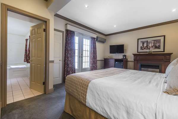 Suite - Inn on the Lake Fall River