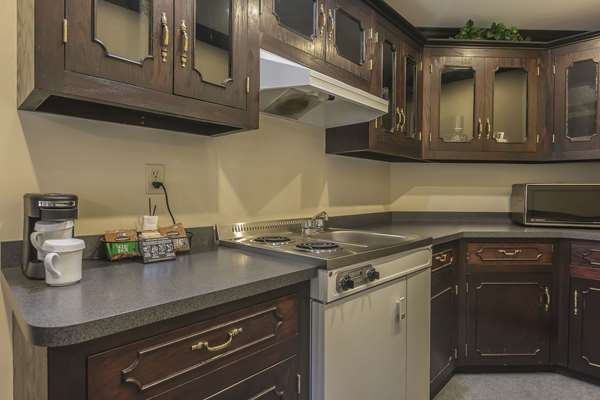 Suite - Inn on the Lake Fall River