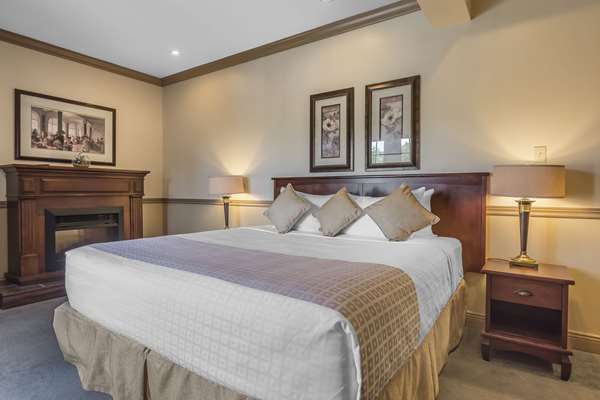 Suite - Inn on the Lake Fall River