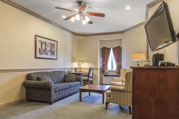 Suite - Inn on the Lake Fall River