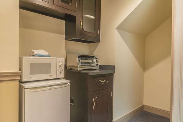 Suite - Inn on the Lake Fall River