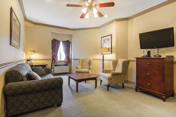 Suite - Inn on the Lake Fall River