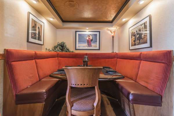 Restaurant - Inn on the Lake Fall River