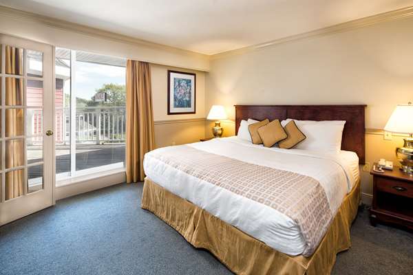 Suite - Inn on the Lake Fall River