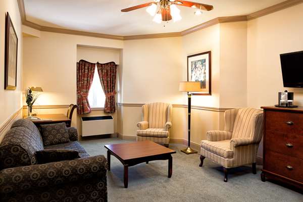 Suite - Inn on the Lake Fall River
