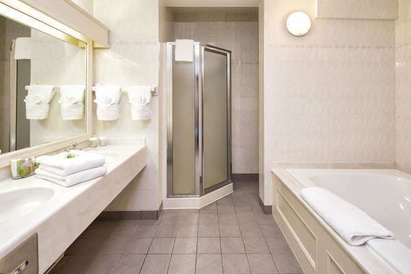 Suite - Inn on the Lake Fall River