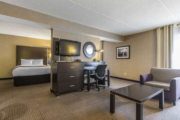 Suite - Quattro Hotel & Conference Centre Sault Ste Marie
