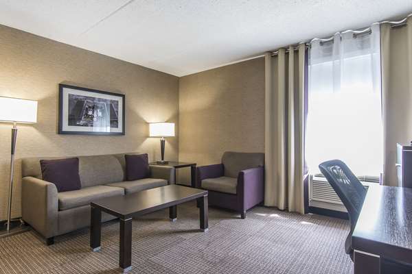 Suite - Quattro Hotel & Conference Centre Sault Ste Marie