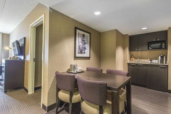 Suite - Quattro Hotel & Conference Centre Sault Ste Marie