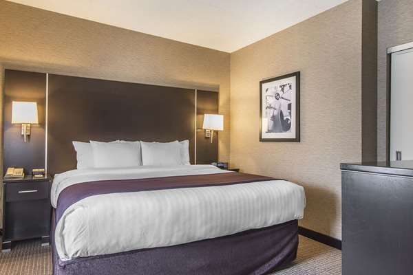 Suite - Quattro Hotel & Conference Centre Sault Ste Marie