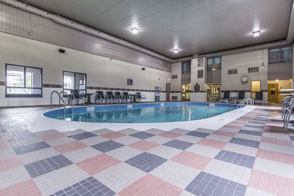 Pool - Quattro Hotel & Conference Centre Sault Ste Marie