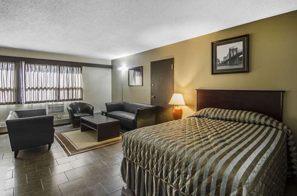  - Econo Lodge Lloydminster