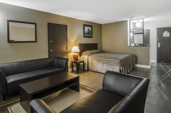  - Econo Lodge Lloydminster