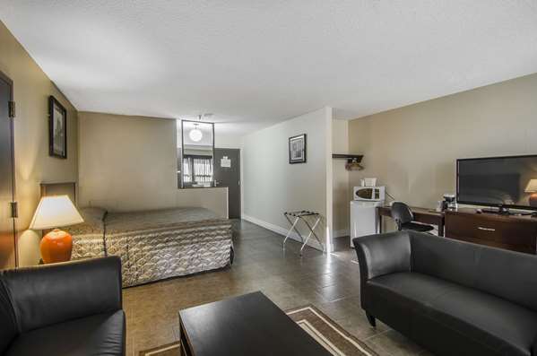  - Econo Lodge Lloydminster