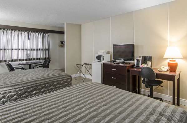  - Econo Lodge Lloydminster