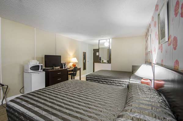  - Econo Lodge Lloydminster