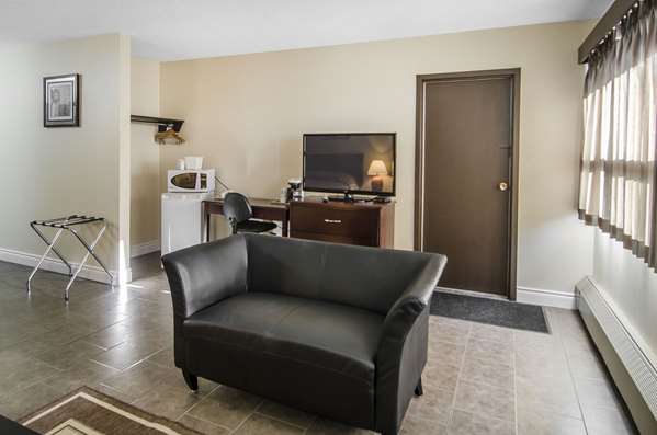  - Econo Lodge Lloydminster