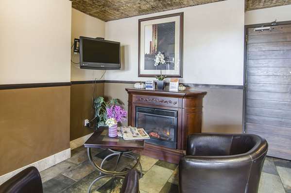  - Econo Lodge Lloydminster