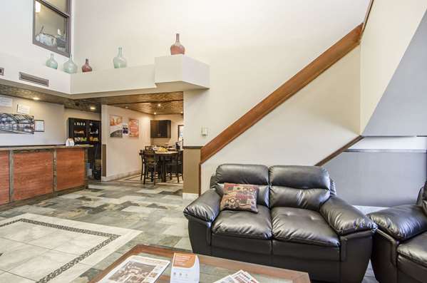  - Econo Lodge Lloydminster