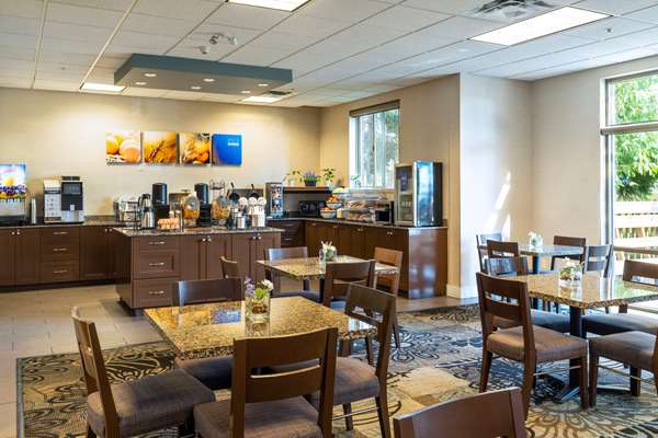 Amenities - Comfort Inn & Suites Surrey