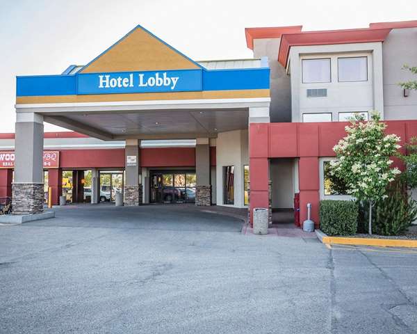 Exterior view - Quality Inn North Hill Red Deer