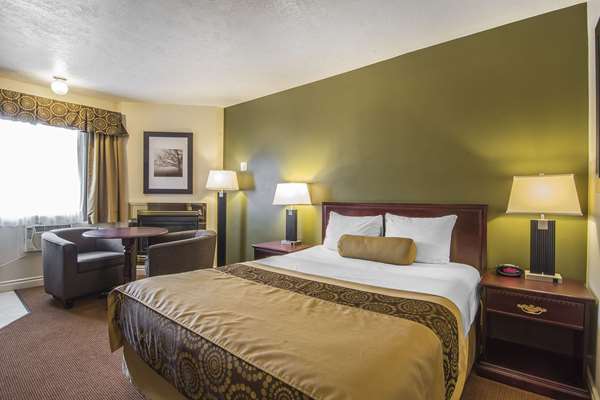  - Econo Lodge Inn & Suites High Level