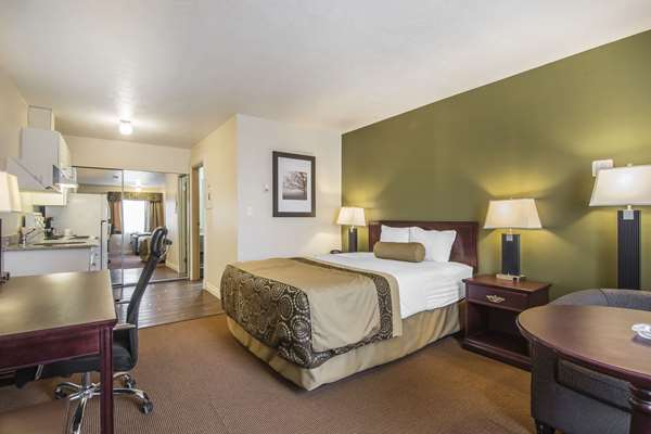  - Econo Lodge Inn & Suites High Level