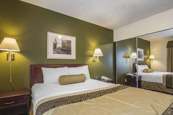 Suite - Econo Lodge Inn & Suites High Level