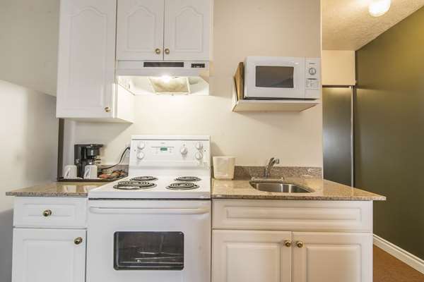  - Econo Lodge Inn & Suites High Level